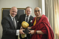 Dalai Lama mit dem German Speakers Global Award ausgezeichnet