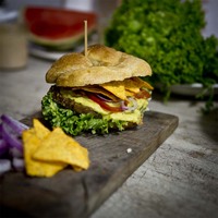 Reger Burger: Jungunternehmer starten Crowdfunding für veganen Burger Foodtruck