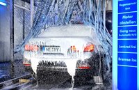 Hersteller von Poliertüchern ALCLEAR erklärt, warum Autos in Waschstraßen nicht sauber werden