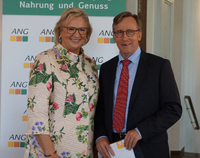 ANG-Präsidentin Brigitte Faust dankt Dr. Reinhard Göhner