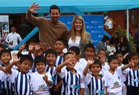 Kicken für die Kinder: Fußballstar Claudio Pizarro engagiert sich für die SOS-Kinderdörfer in Peru