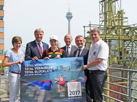 COURTYARD BY MARRIOTT DÜSSELDORF HAFEN: MIT DEM FAHRRAD INS BETT - Mit Begeisterung engagiert sich das Hotelteam für die ETU Sprint Triathlon EM 2017