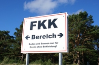 Neue FKK-Urlaubstipps des Online-Reisebüros Nix-wie-weg: Vom Reihenhaus bis zur Privatinsel