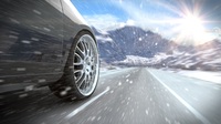 Auch bei Schnee und Eis sicher unterwegs: Für zahlreiche Länder sind Winterreifen bei Sunny Cars im Mietwagen-Paket inklusive