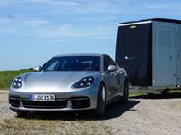 Pferdeanhänger-Zugfahrzeug Porsche Panamera auf Mit-Pferden-reisen.de
