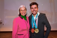 Johannes Rydzek wird feierlich empfangen.