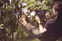 Schnelles WLAN im Garten: Arbeit und Freizeit im Grünen mit dem devolo WiFi Outdoor