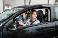 Dürfen Fahrschüler auf Parkplätzen üben? - Verbraucherfrage der Woche des D.A.S. Leistungsservice