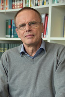 Träger der Bergey Medal Dr. Peter Schumann geht in Ruhestand