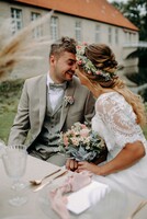 Bräutigam 2024: Perfekt eingekleidet im Haus der Braut & Gentleman