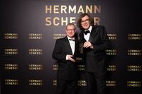 Harald K.-H. Beintze erhält Hermann Scherer Award beim 2. Internationalen Speaker Slam